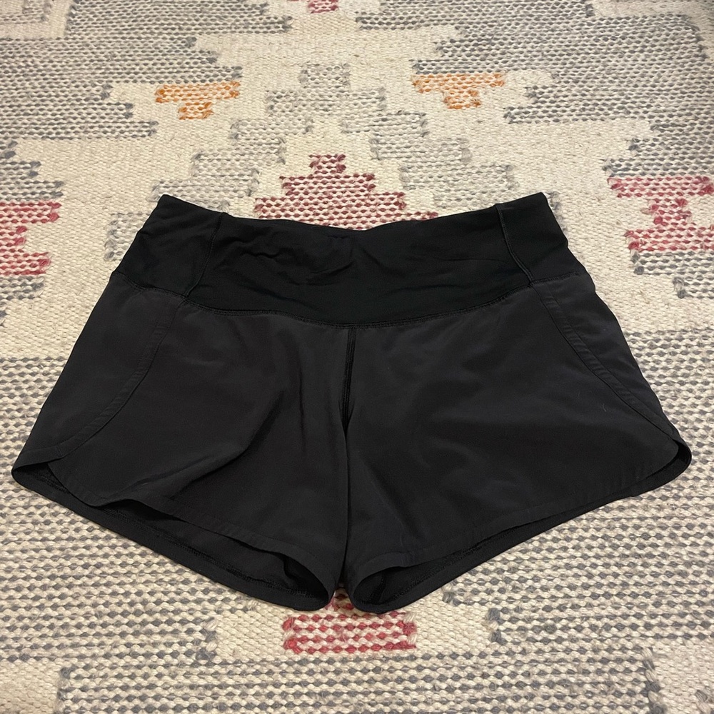 black lululemon shorts